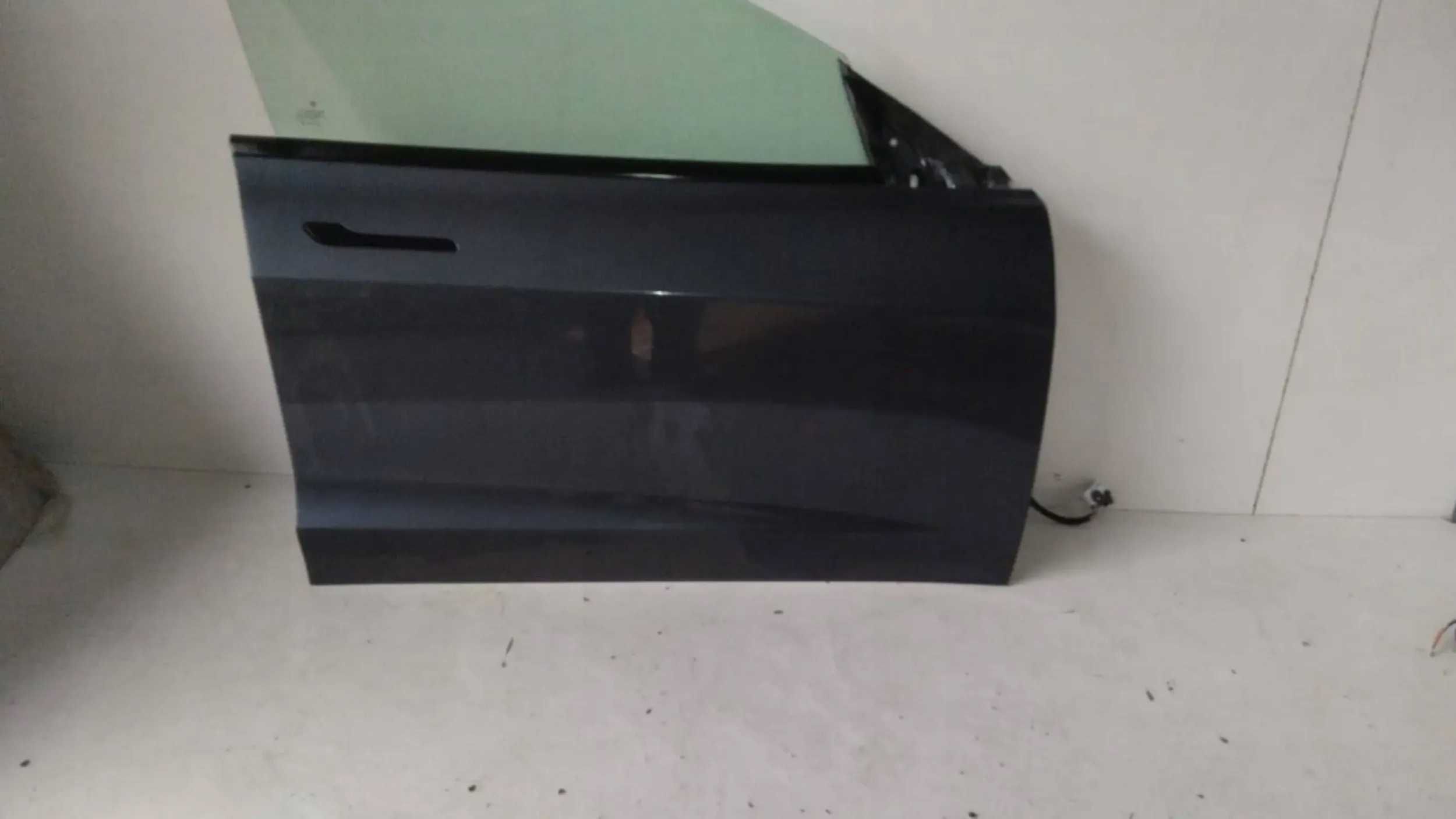 Tesla Model 3 двері передні задні рест дорест
