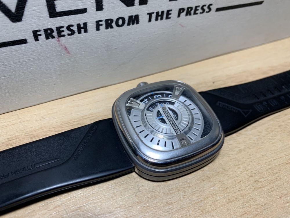 Sevenfriday m1-01 продам или обменяю часы