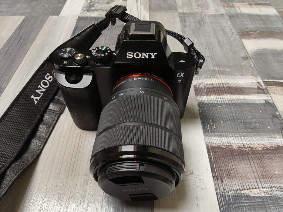 Aparat Sony A7 m.1 + obiektyw 28-70. Znikomy przebieg, b. uszanowany.