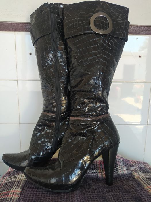 Bota preta pouco uso