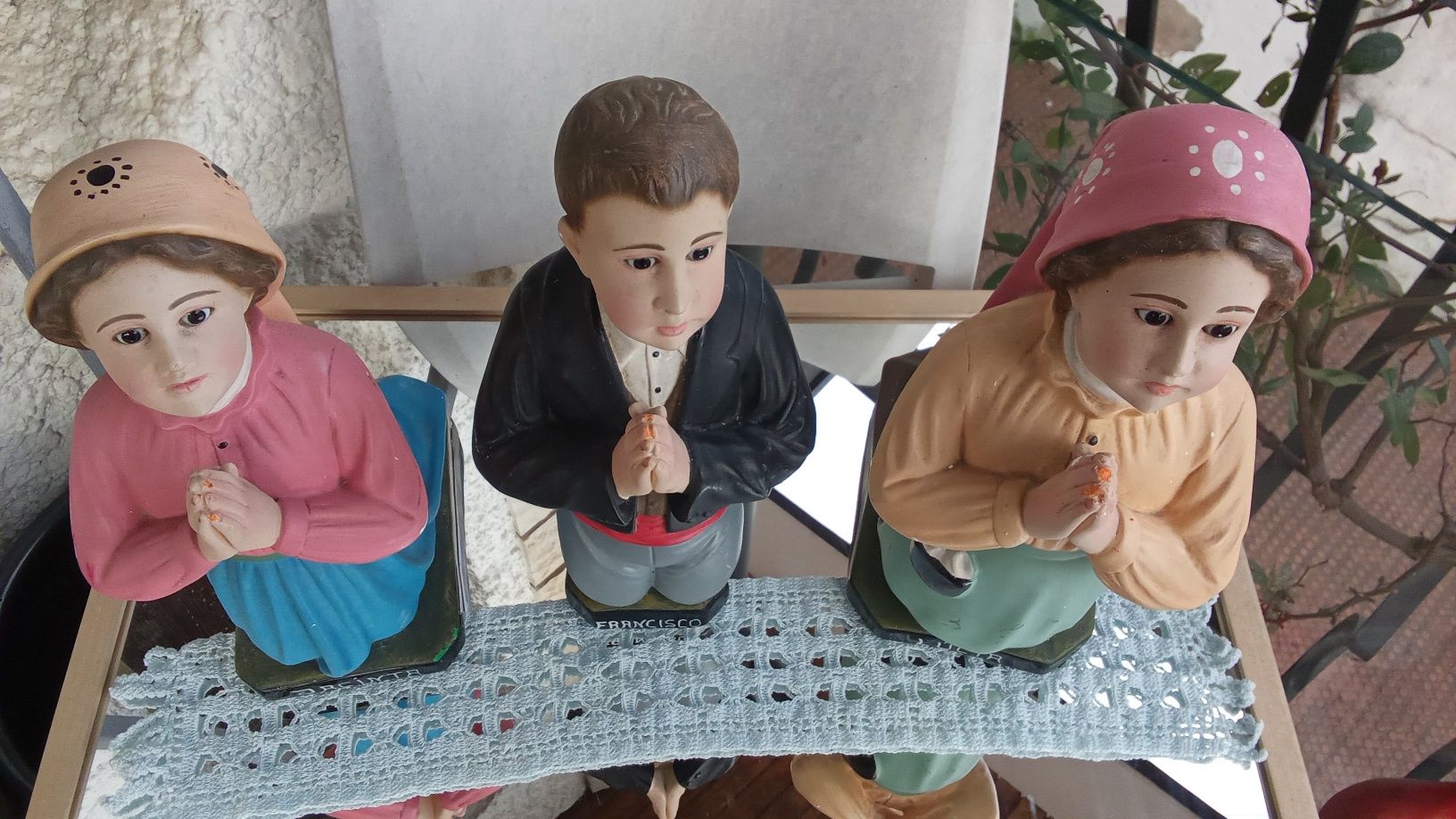 OS TRÊS PASTORINHOS Fátima cada de 40cm. Com 8 Fotos