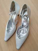 Sapatos brancos cerimônia