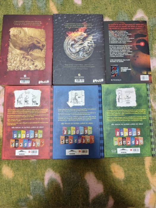 Lote de livros fictícios