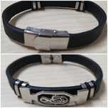 Pulseira de cabedal com nota de música.