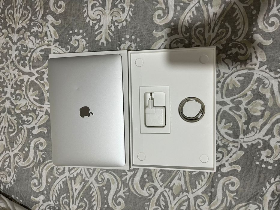 MacBook Air M1 8GB de RAM e 256GB  SSD
Descrição - Portátil App