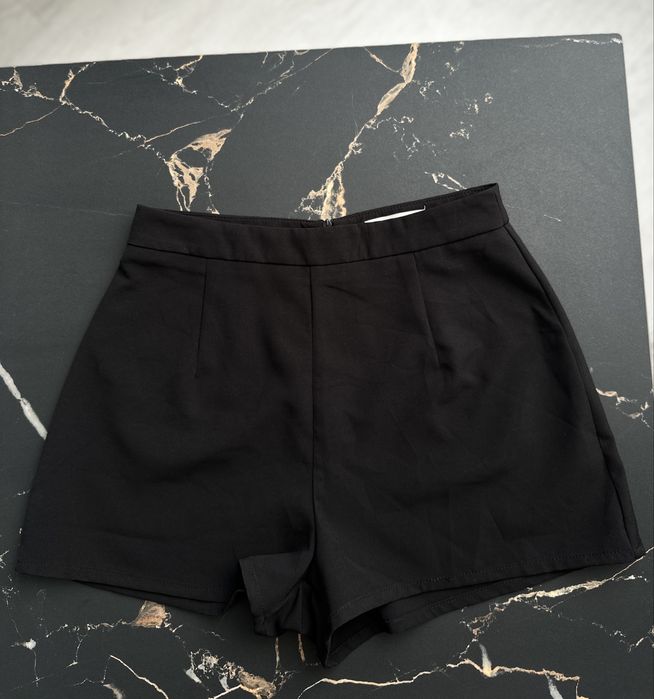 Класичні чорні шорти