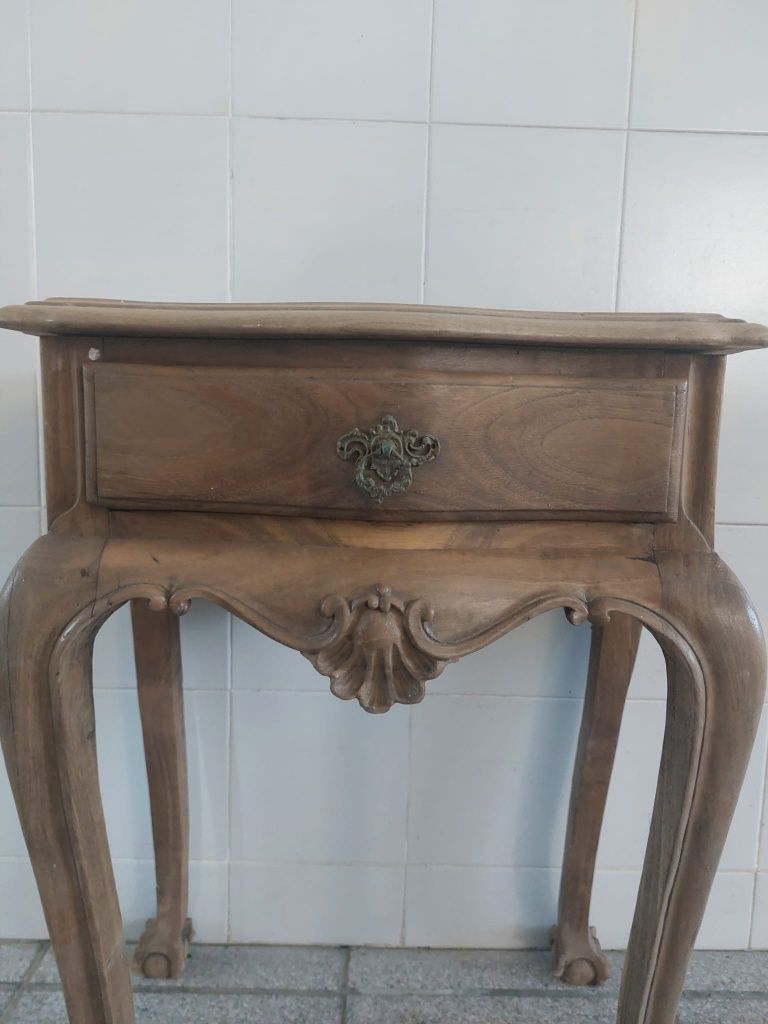 Mesa de Cabeceira em madeira vintage