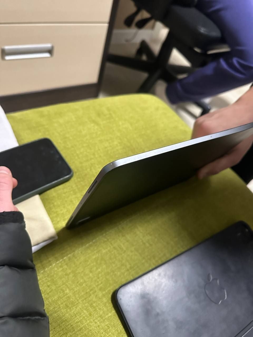 продам iPad pro новый