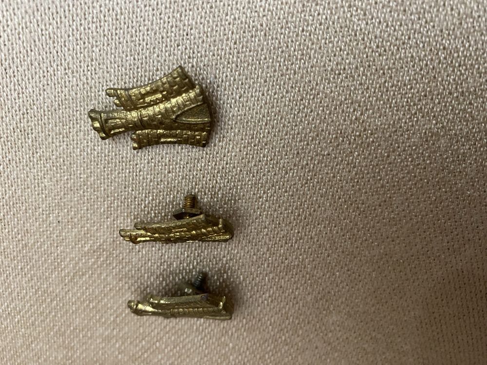 Pins de castelos