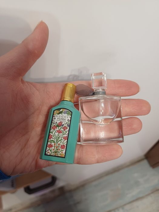Puste mini buteleczki po perfumach