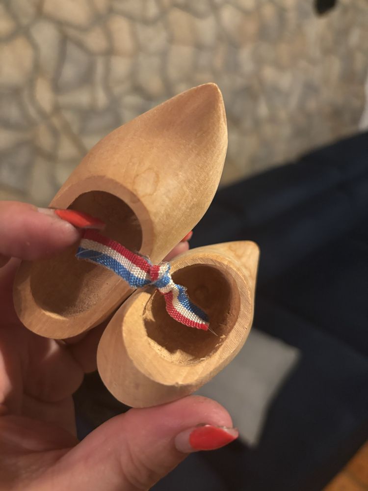 Drewniane chodaki .