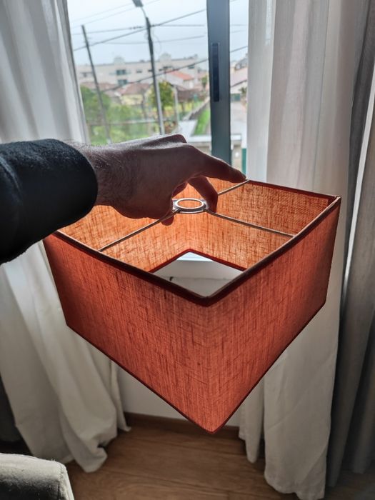 Abajur laranja quadrado