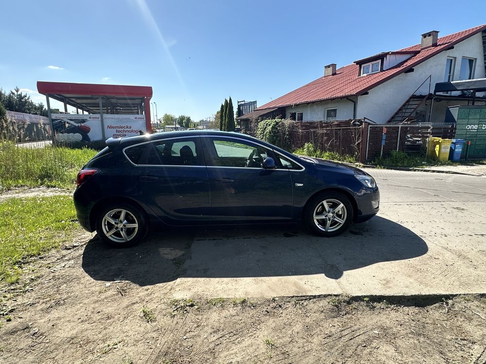 Opel Astra 2012 Doinwestowana Pelna Opcja