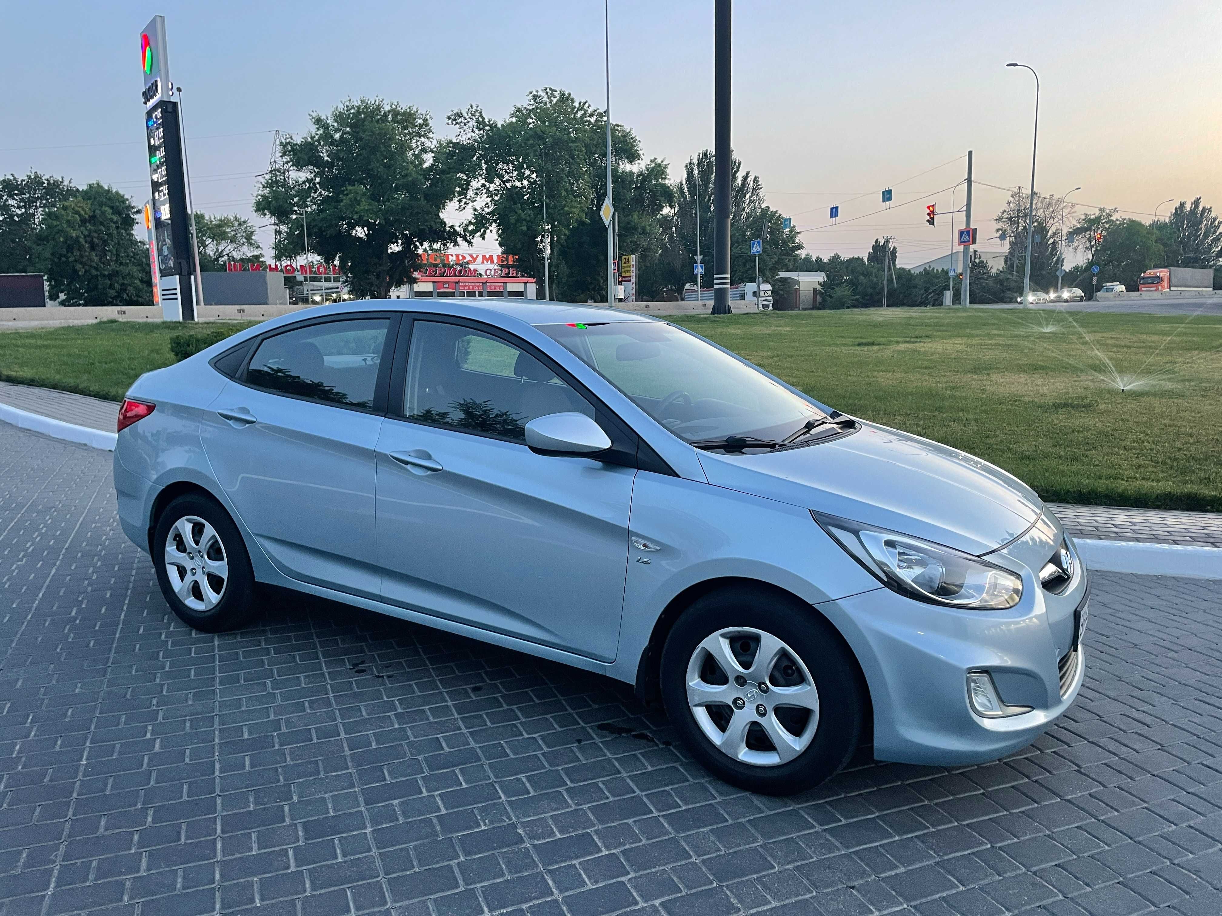 Hyundai Accent 2011 1.6 л