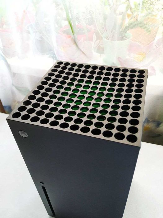 Продам XBOX series X 1ТВ