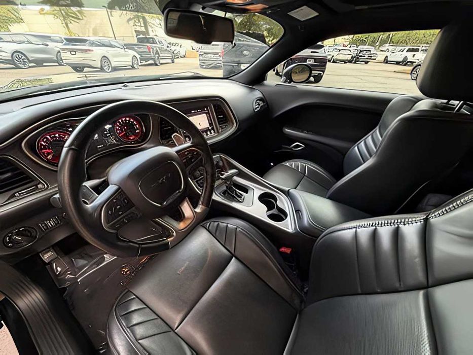 Dodge Challenger      2017