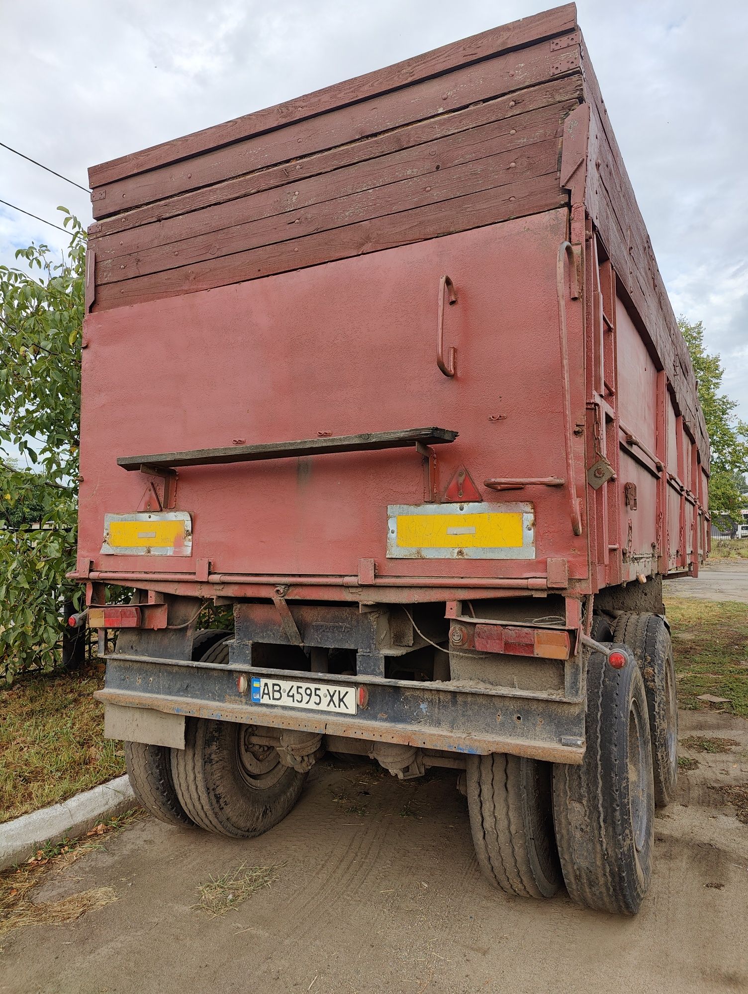 Напівпричіп бортовий КЗАП 9385