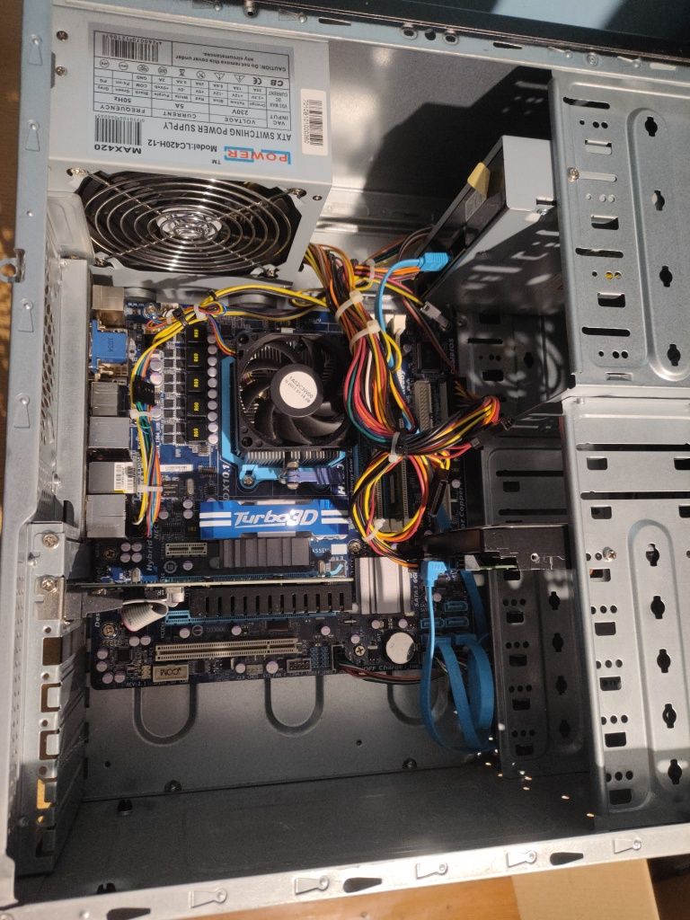 Komputer AMD Athlon 4x3.0GHz/RAM 8GB/GT710 1GB/HDD 500GB/DVD/Win10Home