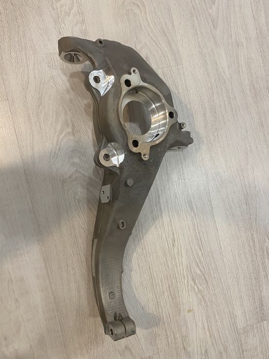 ,Кулак поворотный Tesla Y тесла 3 правий лівий