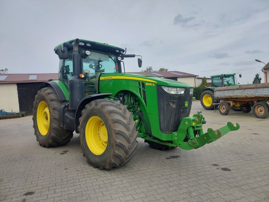 Ciągnik rolniczy john deere 8335R