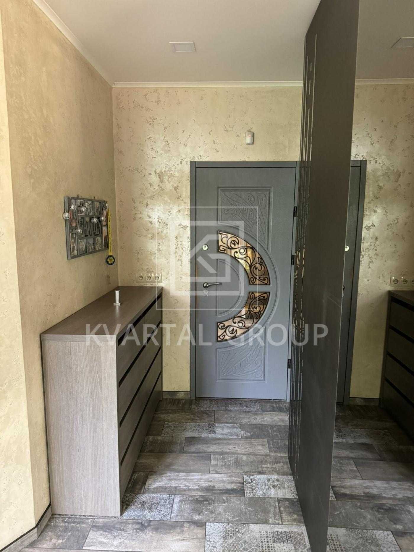 Продам будинок в  центрі м. Ірпінь з якісним дизайнерським ремонтом!