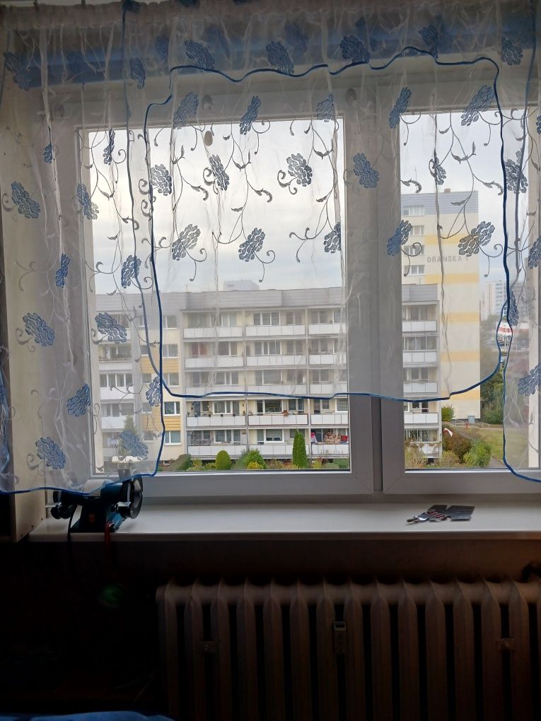 Firanka z niebieskim wzorem