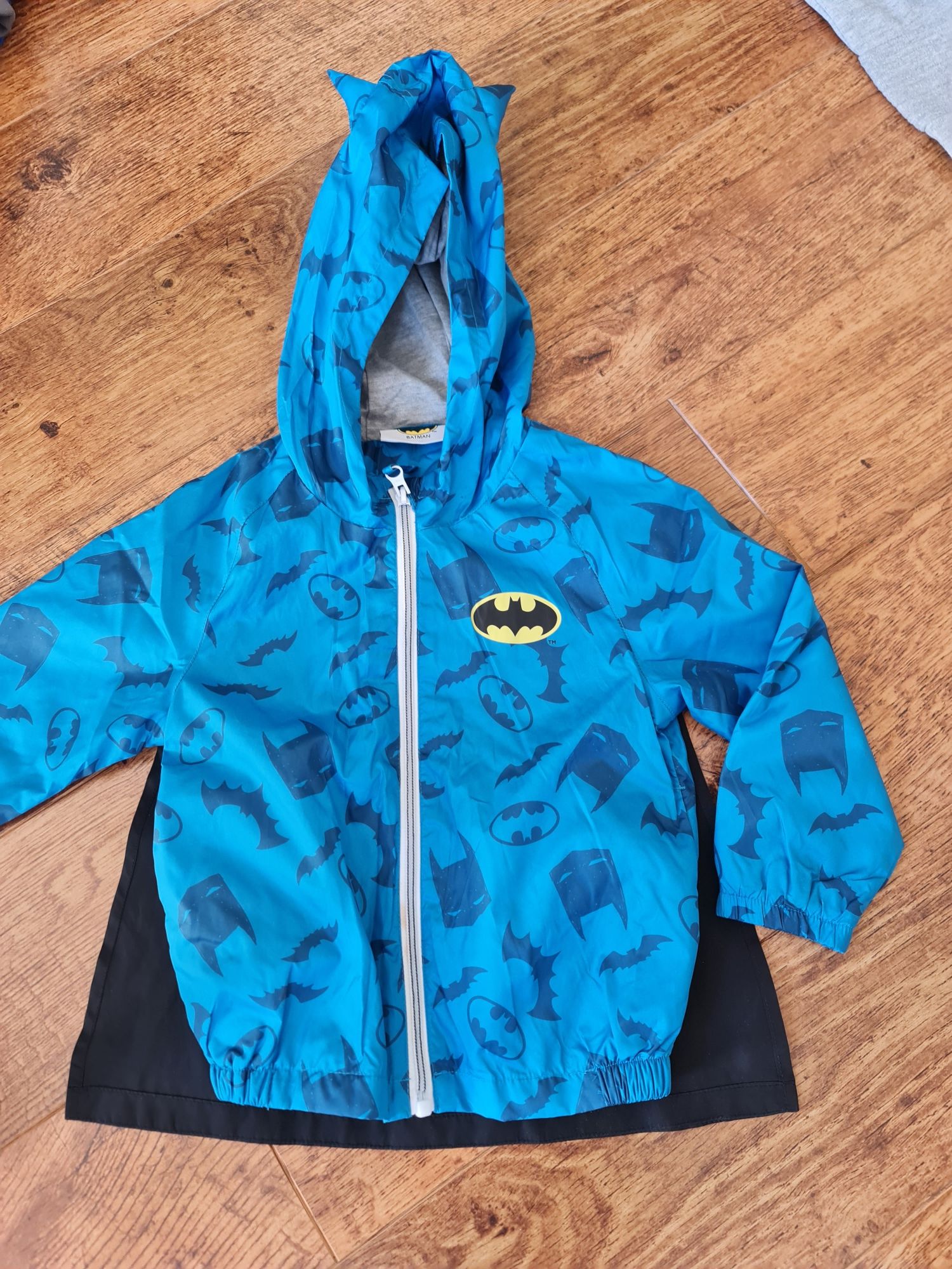 Kurtka BATMAN przeciwdeszczowa dla dziecka 104/110 cm