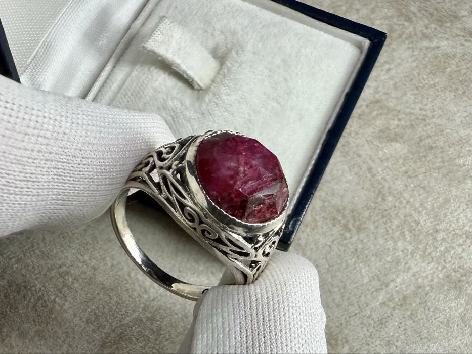 Срібний перстень 925-ї проби з натуральним рубіном