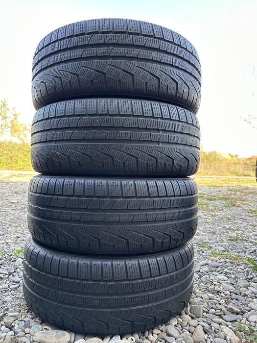 245/45/18 Pirelli Sottozero Winter 240 RSC