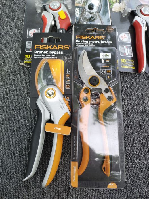 Розпродаж секаторів Nishigaki n 203 / Wolf Garten RR  5000 , Fiskars