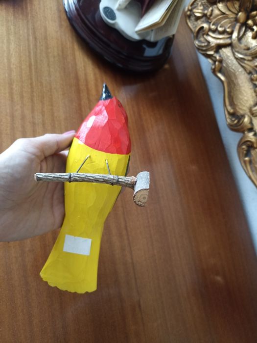 Ręcznie rzeźbiony ptak