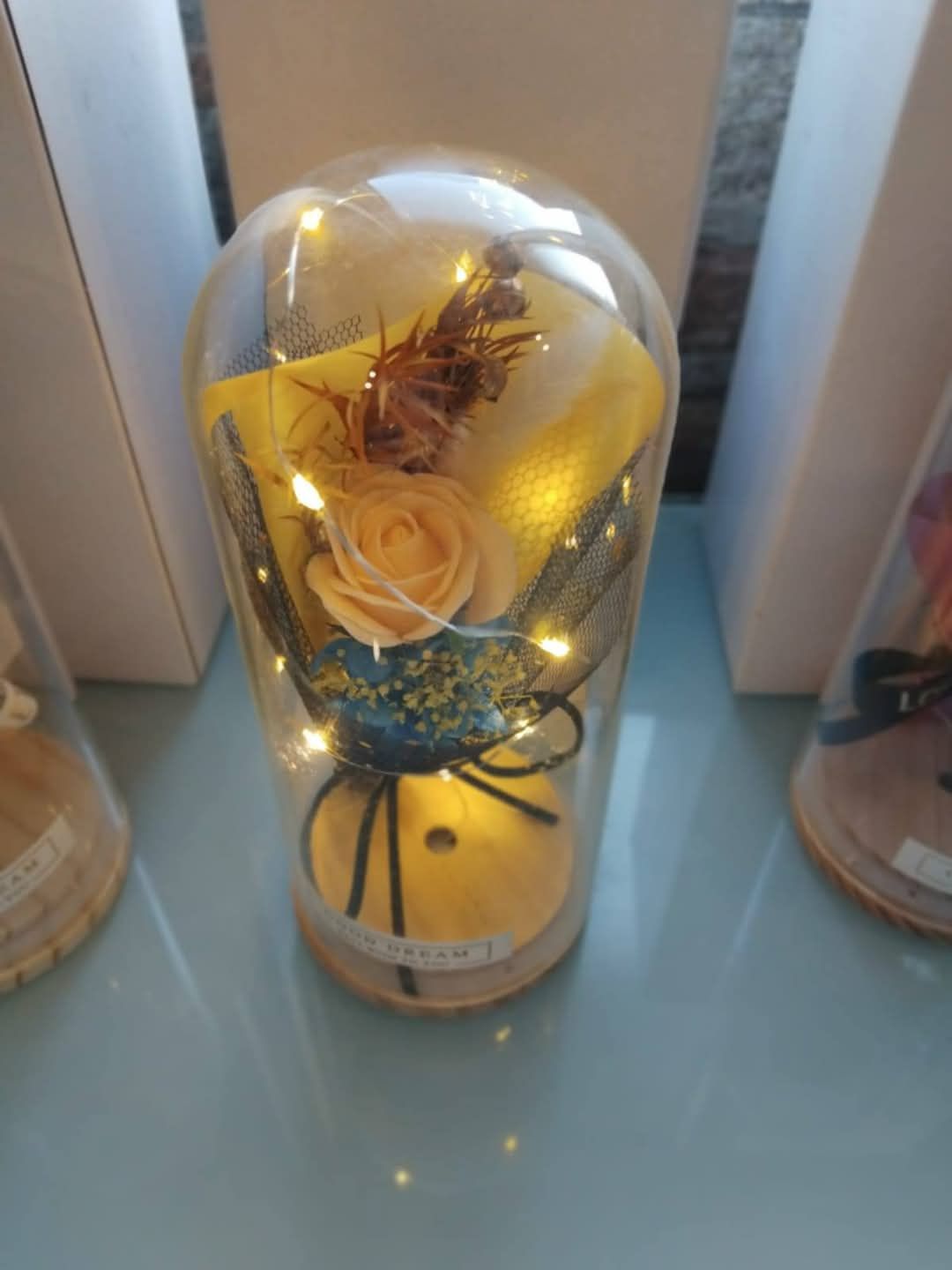 Rosas artificiais com luz