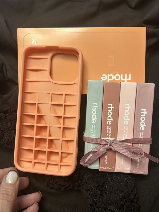 Case Rhode + lipglass Iphone 16 pro max