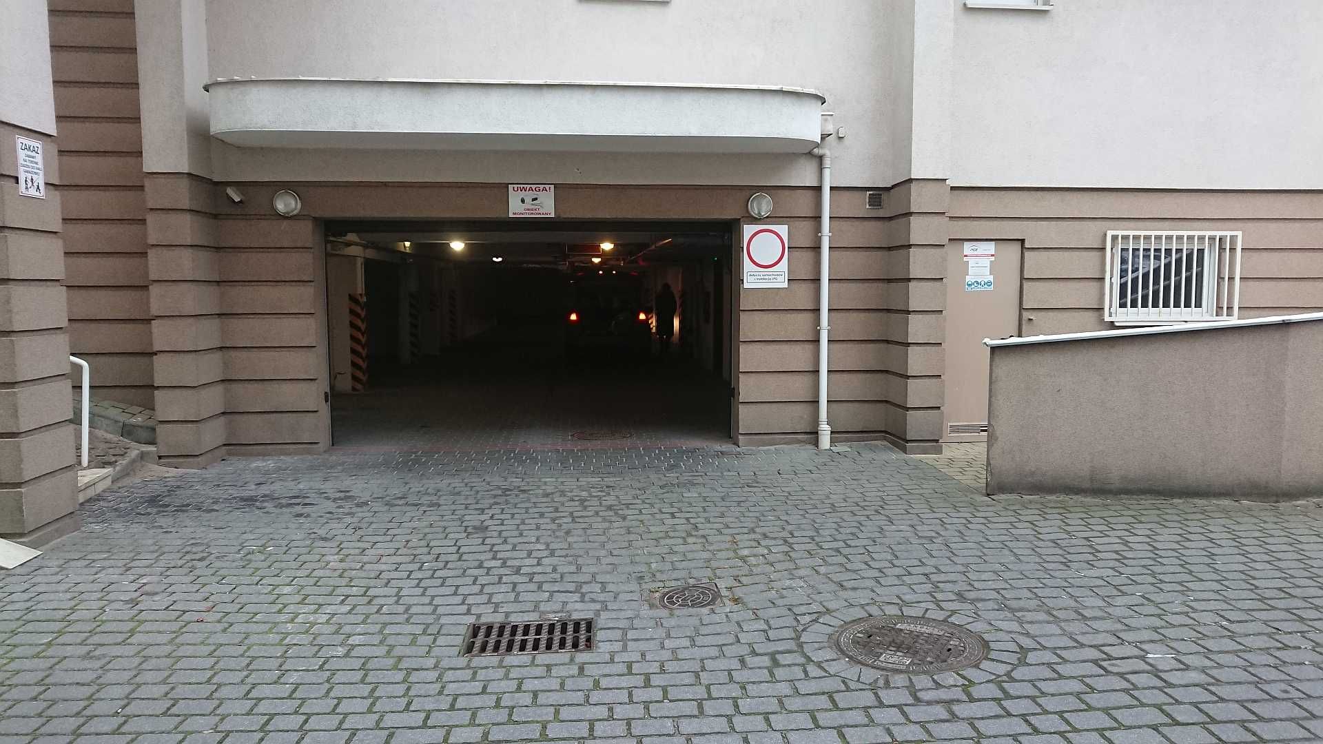 Garaż miejsce postojowe parkingowe Toruń ul. Podchorążych Sobieskiego