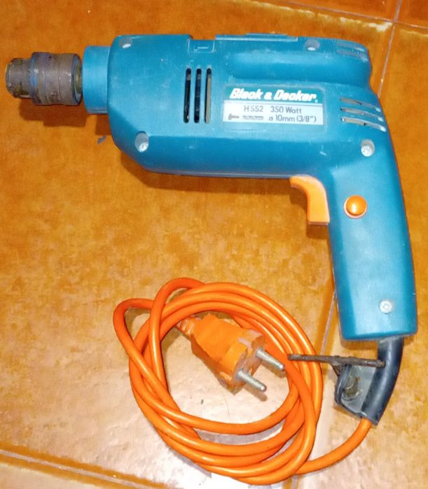 Berbequim com função de martelo elétrico Black & Decker