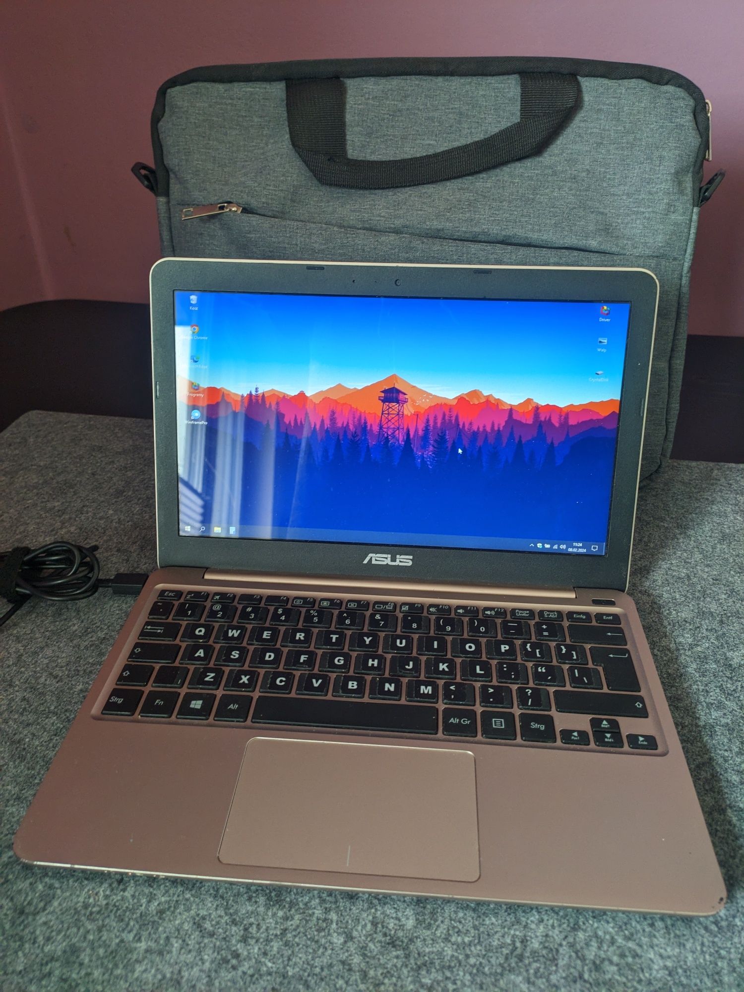 Laptop Asus F205T