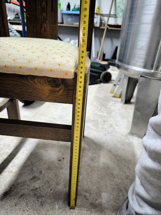 Cadeira em madeira em bom estado