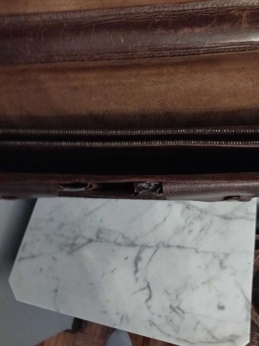 Pasta antiga em cabedal