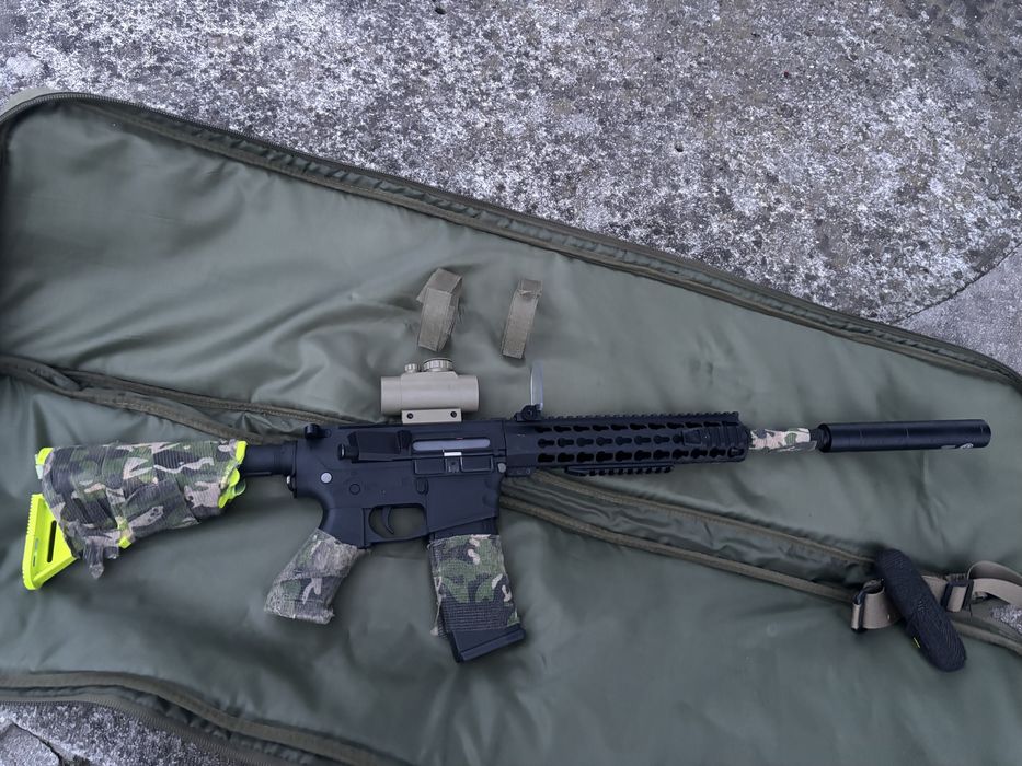 Metralhadora Lancer Tactical AIRSOFT a bateria