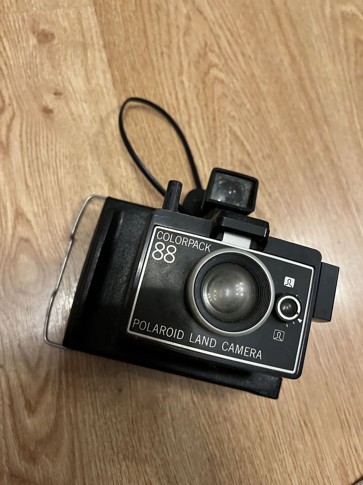 Polaroid 88 land camera