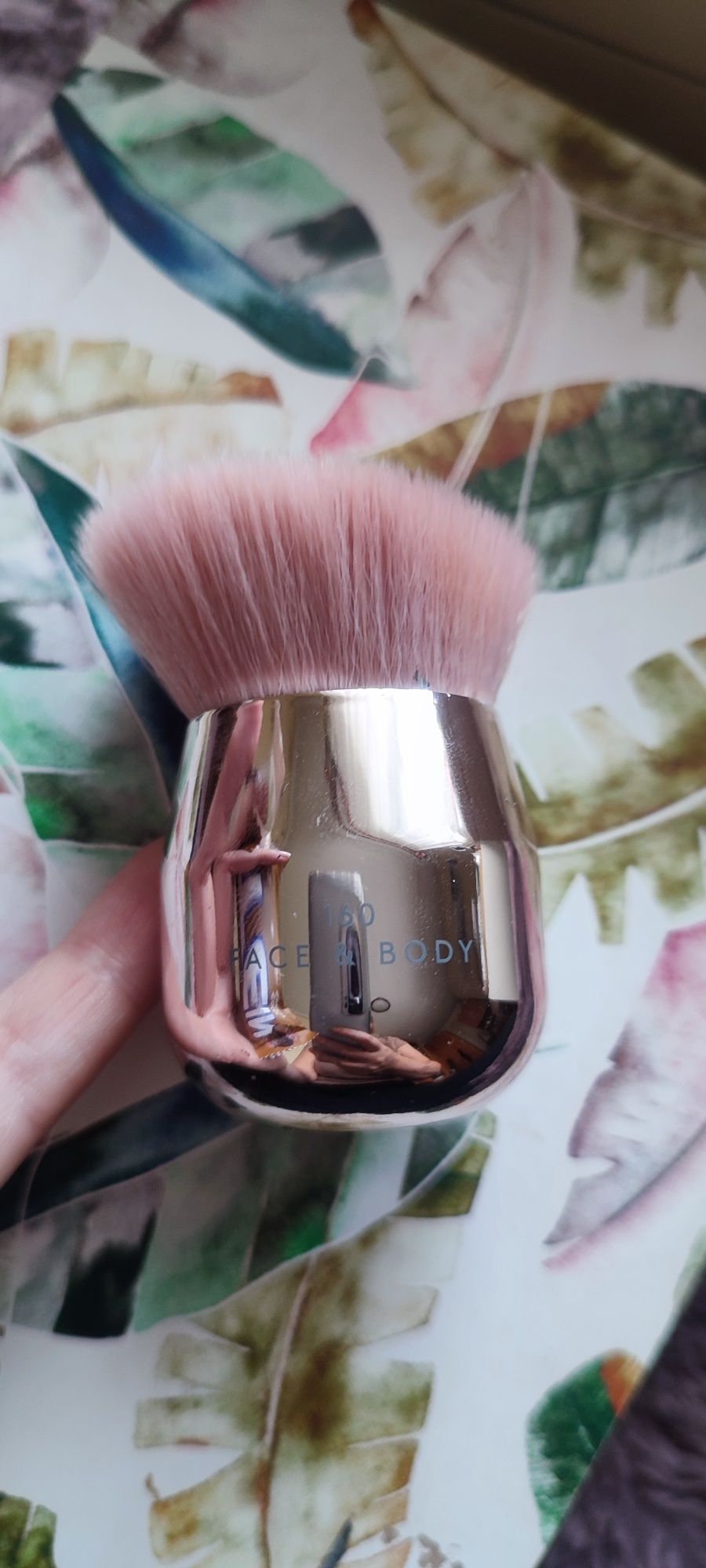 Pędzel Fenty Beauty numer 160