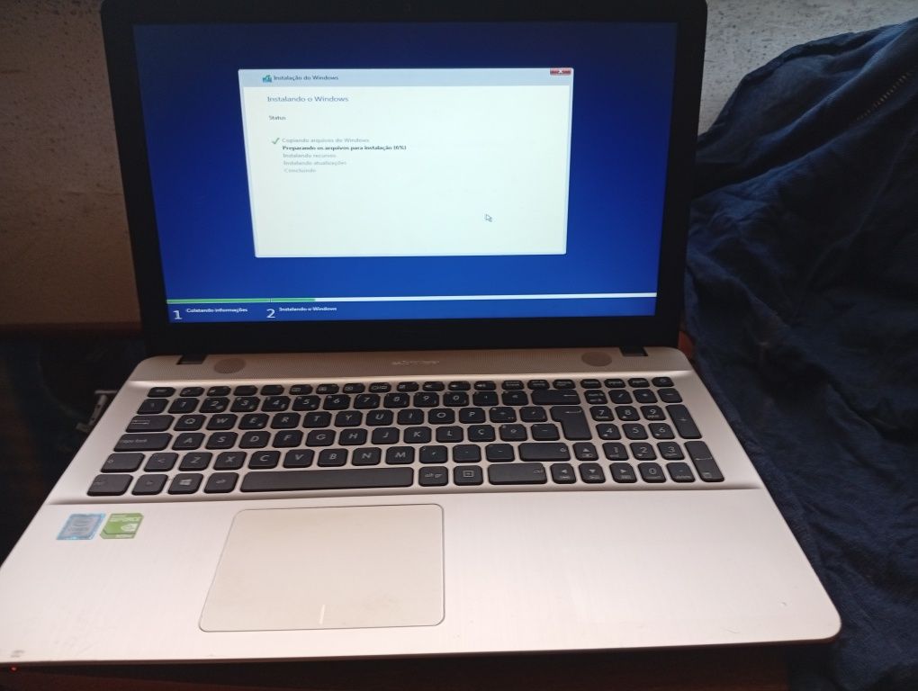 Portátil Asus i5 12GB RAM Windows 10 Pro