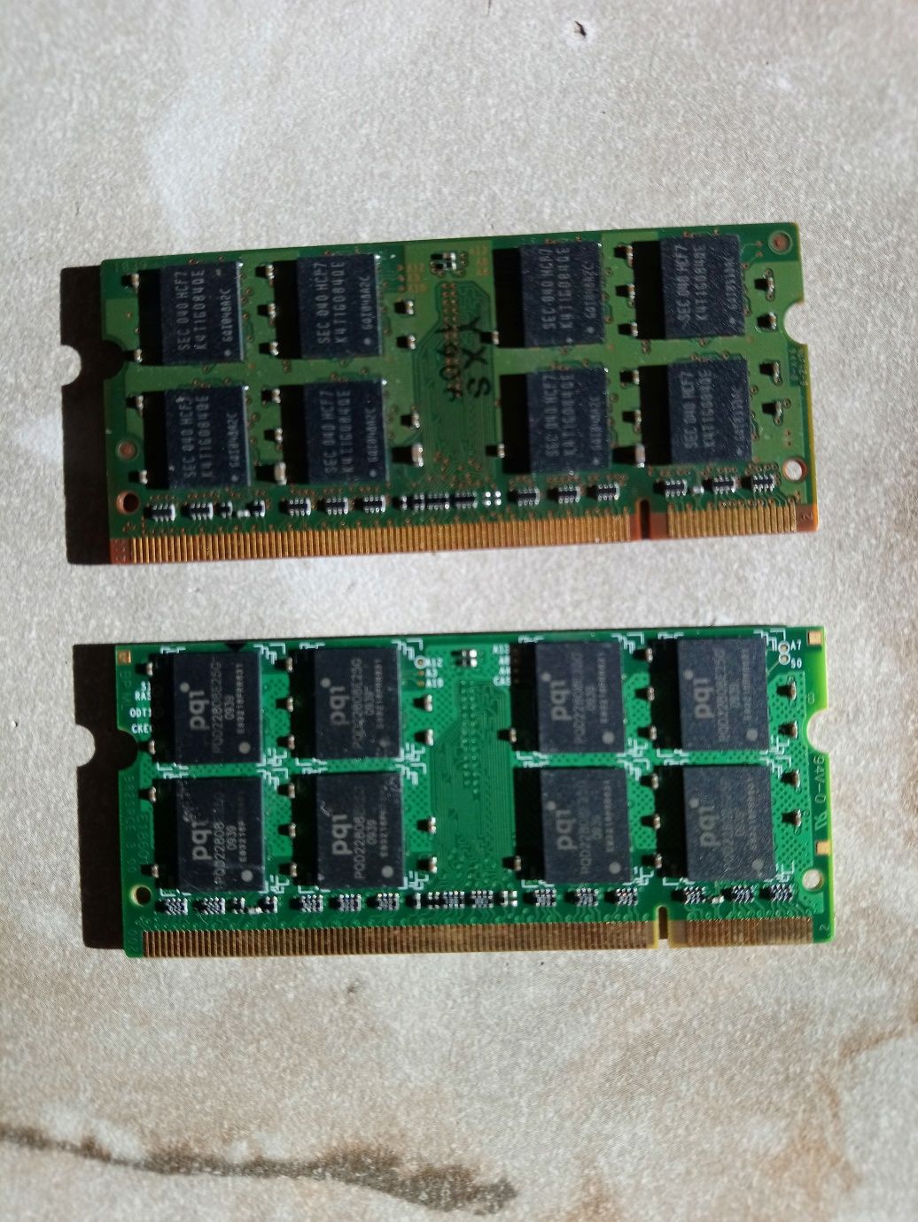 Оперативна пам'ять DDR-2 для ноутбука.