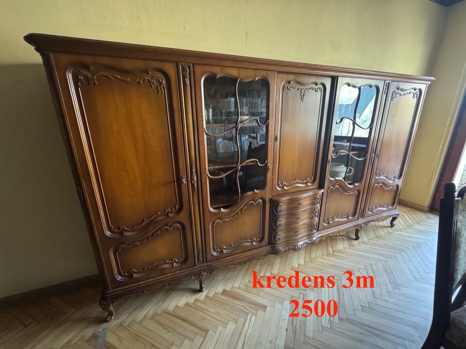 Kredens na nóżkach długości 3m, wyskokość ok180cm , szuflady