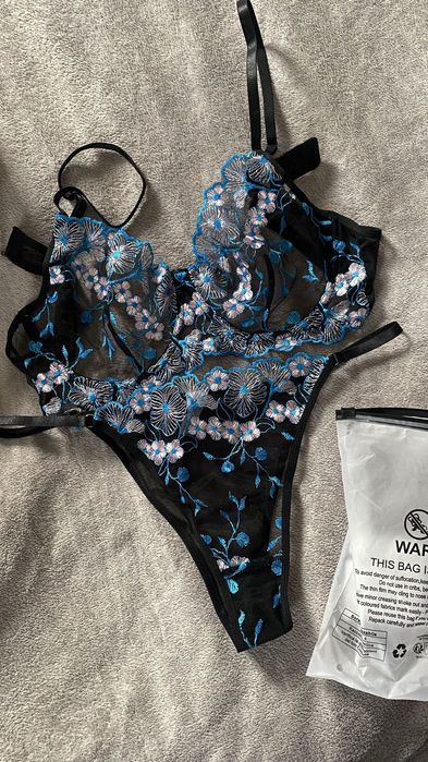 Комплект жіночої нижньої білизни з мереживом