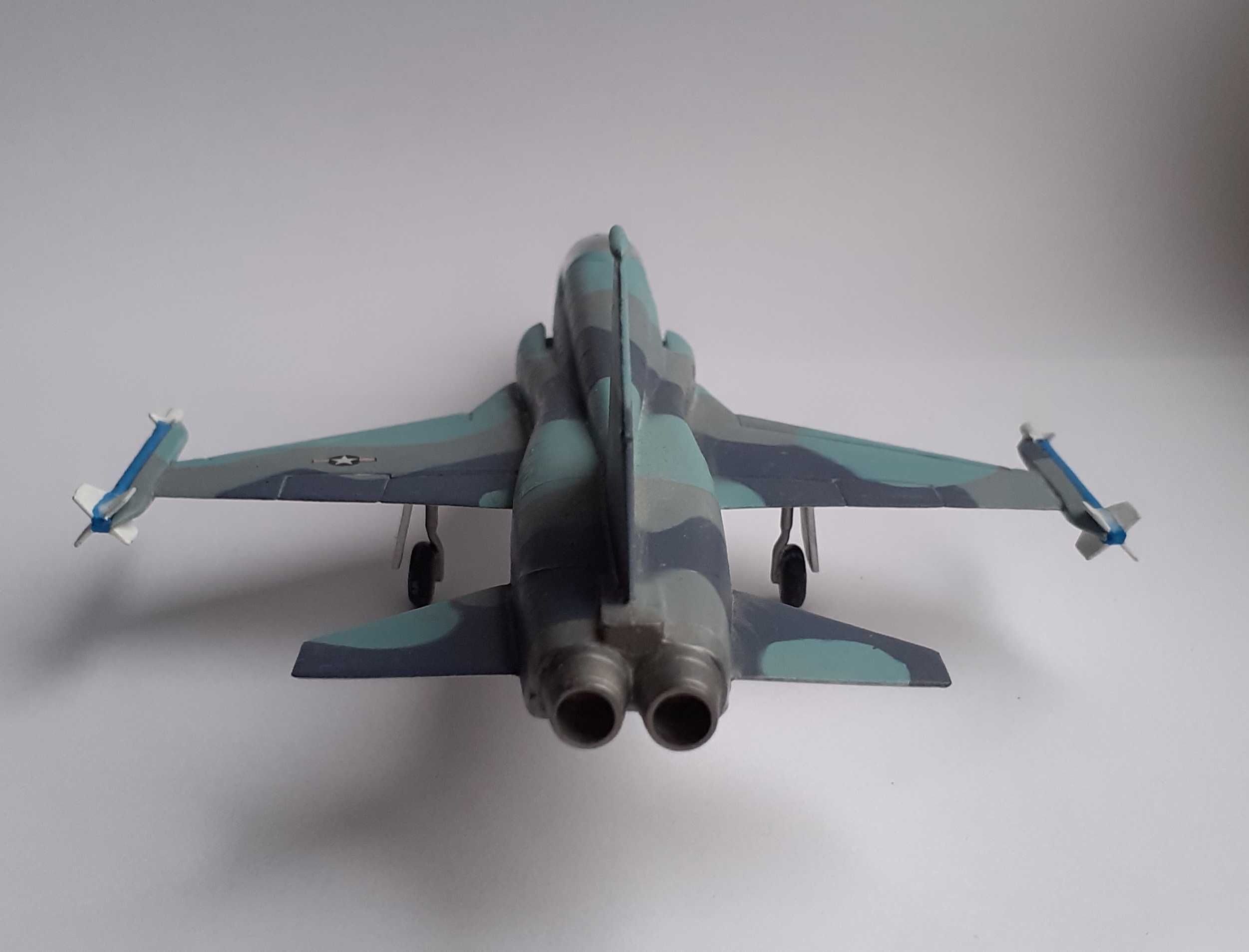 F-5А Собранная модель самолёта [1:72]