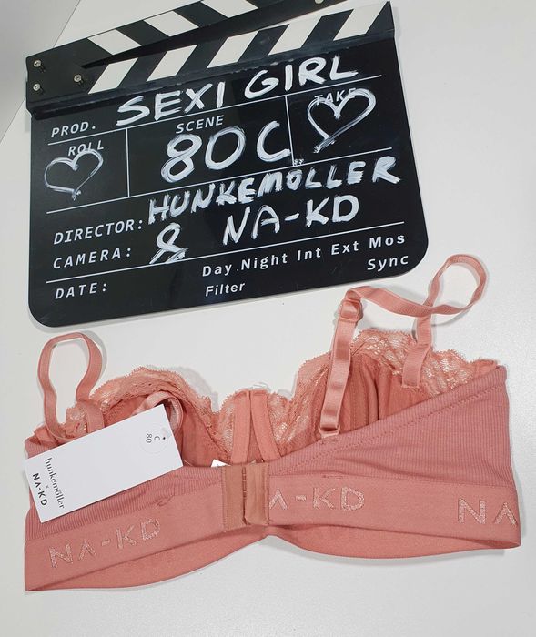 Hunkemoller x NA-KD – Koralowa balkonetka  seksowny na codzień