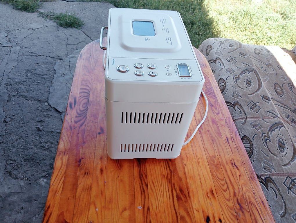 Продам хлебопечку електричну