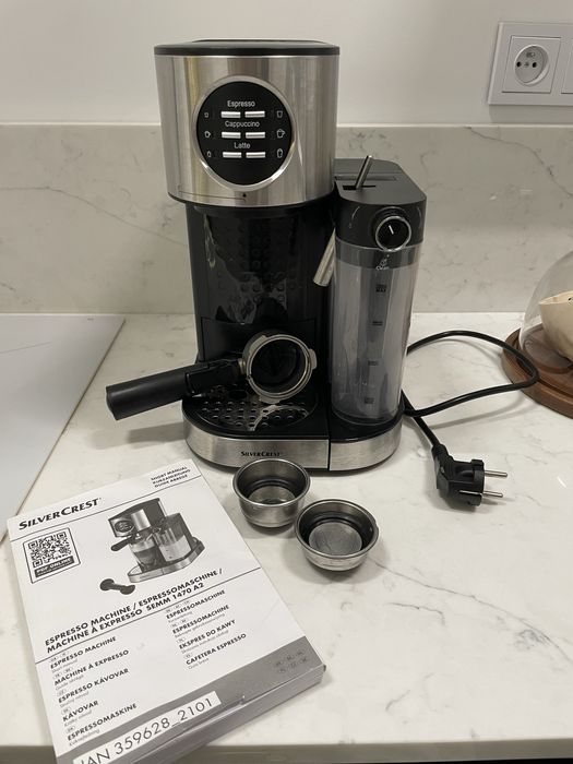 Ekspres kolbowy ze spieniaczem do mleka