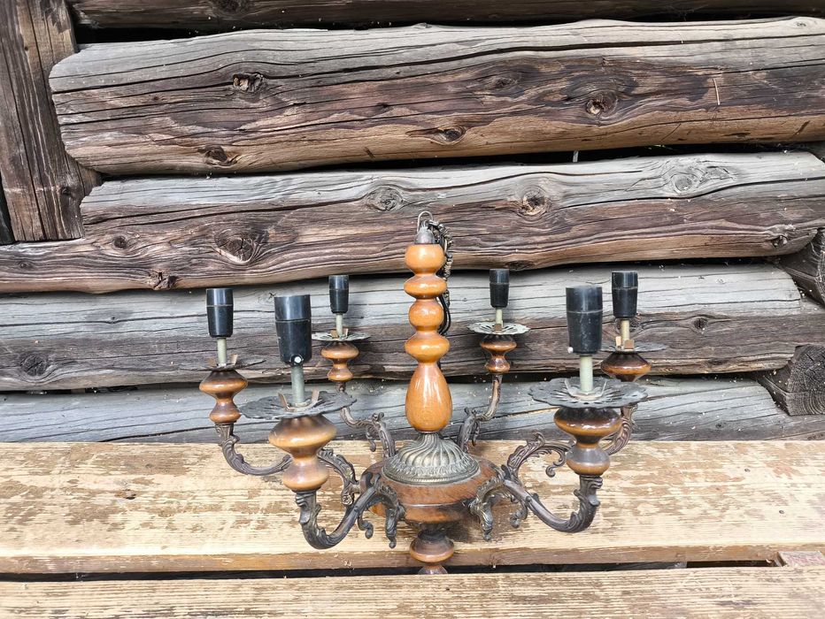 Nietuzinkowy żyrandol